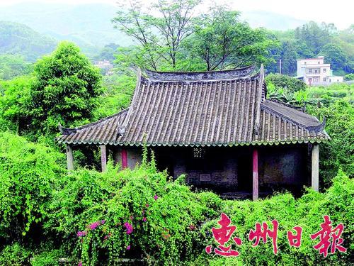 　天上元的古戏台。
